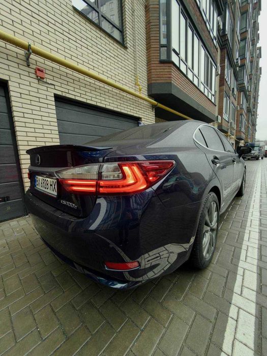 Продам Lexus ES300h 2016 в максимальній комплектаціі