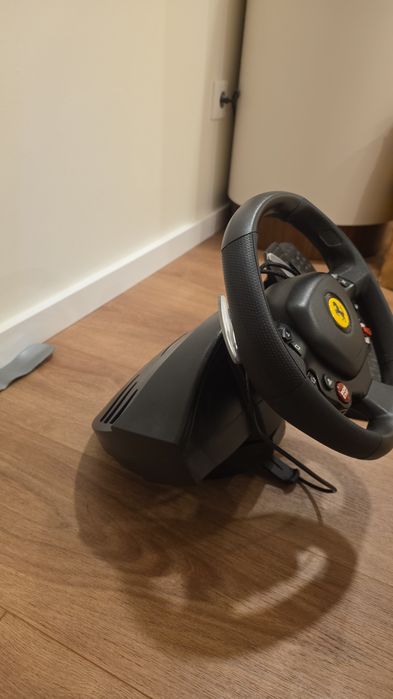 Volante com pedais thrustmaster t80 como novo