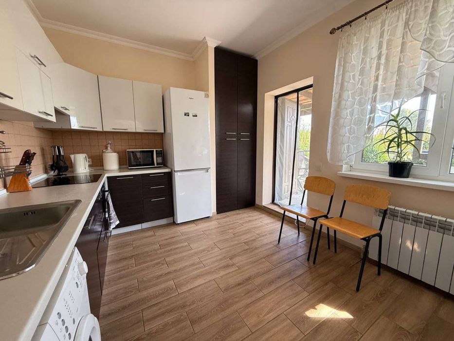 Затишний будинок для родини у Березівці.