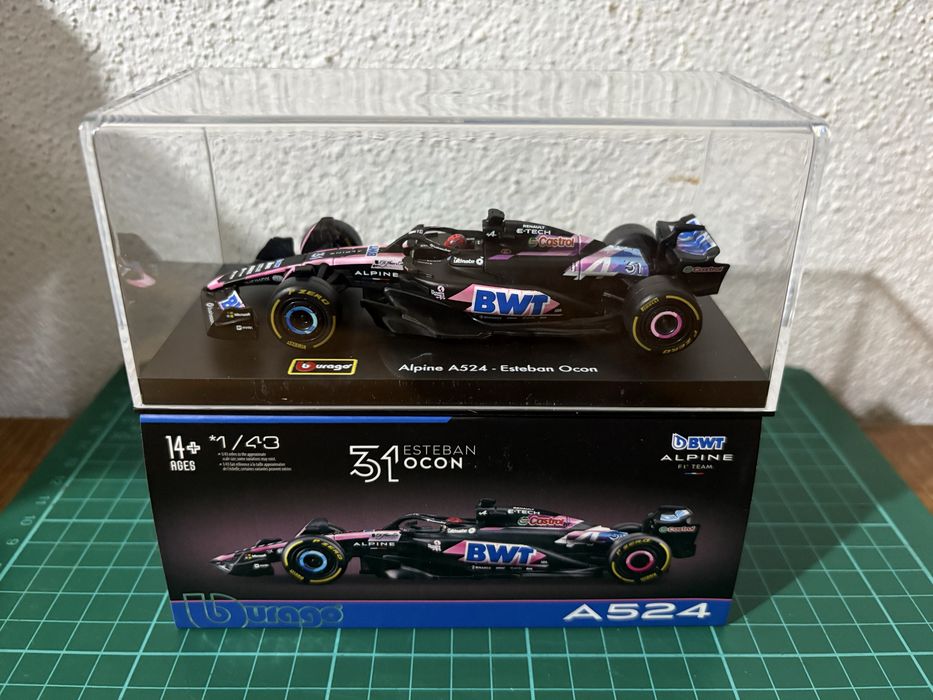 1/43 Miniaturas F1 - versões com piloto e expositor acrilico
