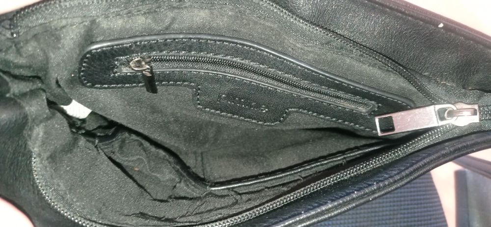 Чорна шкіряна сумка PIMKIE