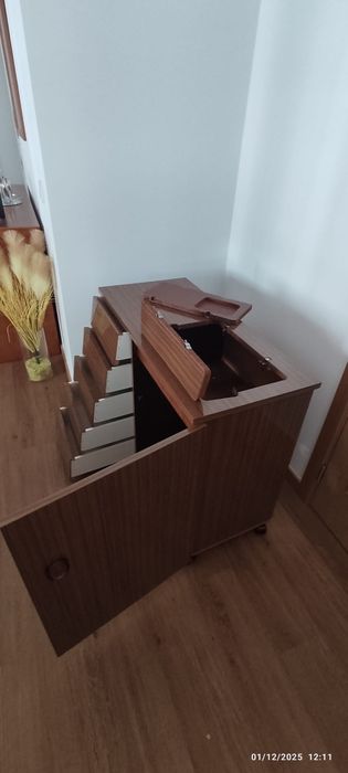 Mesa de costura em ótimo estado