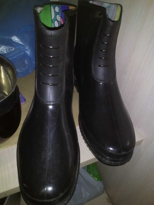 40 р Новие резиновые полусапоги