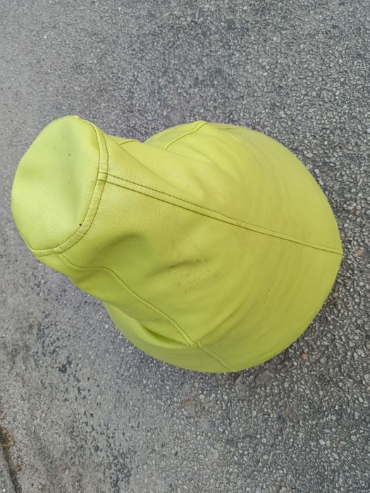 Puff cor verde usado.