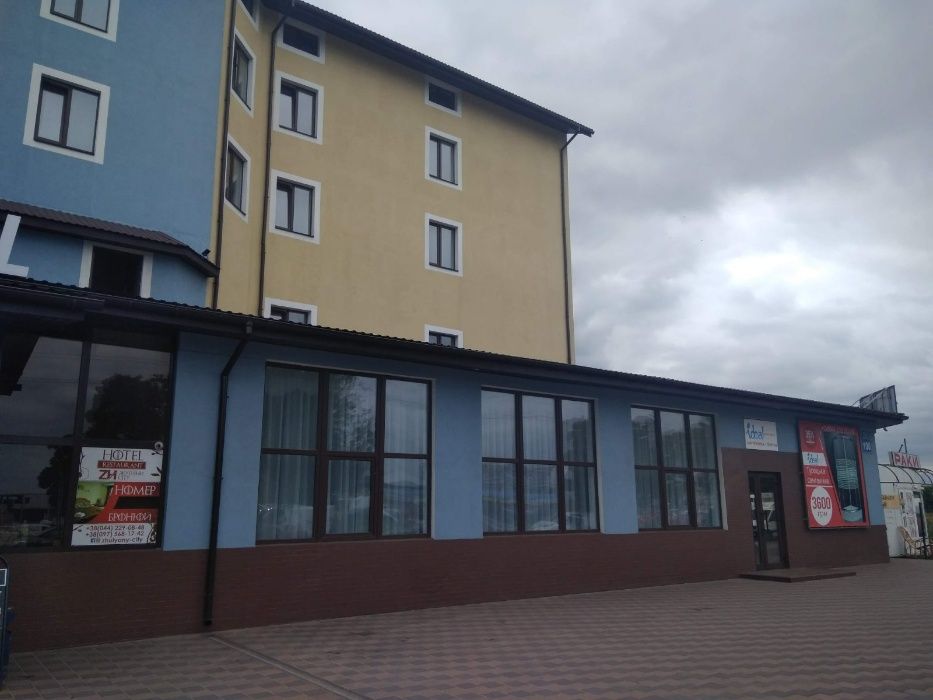 Готельно-ресторанний комплекс, Велика Окружна, фасад