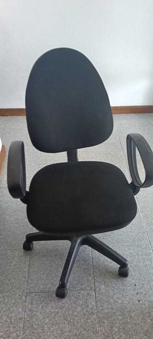 4 cadeiras de escritório usadas