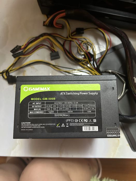 Продаю блок живлення gamemax 500 в  у відмінному стані!