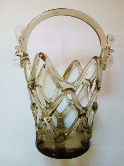 Стеклянная корзинка.