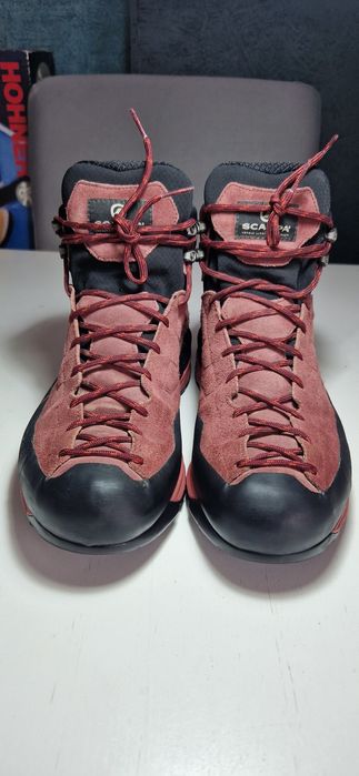 Scarpa 42.          .