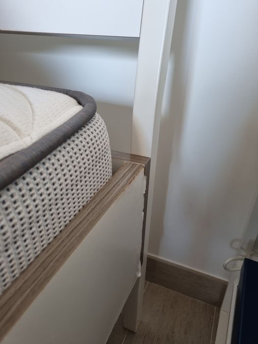 Cama ikea + colchão + 2 mesas cabeceira