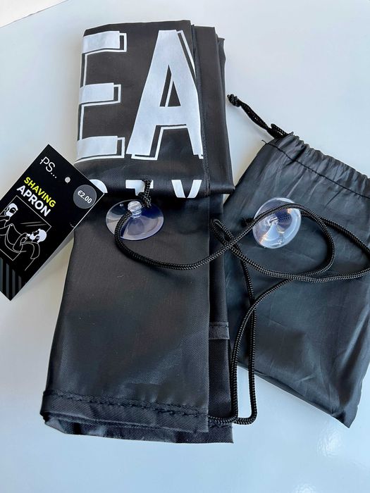 Capa de barbear preta com ventosas