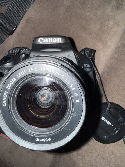 Зеркальный фотоаппарат Canon EOS 600D