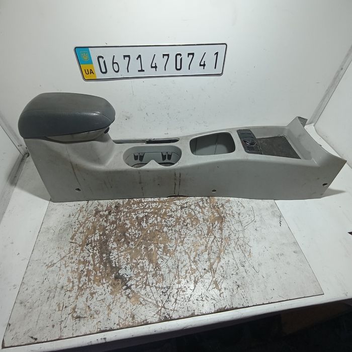 Консоль центральна підлокітник на Kia Cerato 1 (Кіа Церато 1) 04-08
