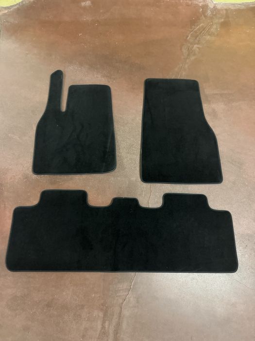 Tapetes Originais Tesla Model Y Juniper 2025/2026 – NOVOS