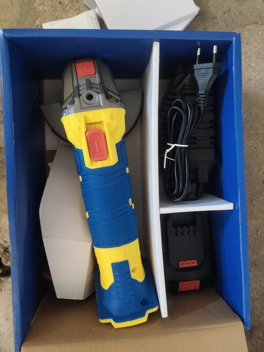 Rebarbadora a bateria nova