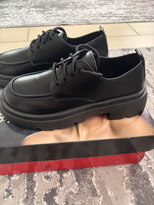 Туфлі чорні жіночі