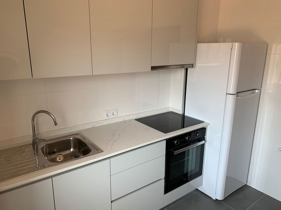 Quarto com TV para estudantes c/ contrato, ao pé da universidade