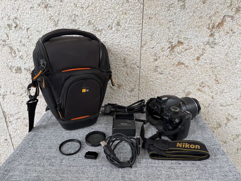 Nikon D3000 + objetiva 18-55mm + bolsa Case Logic + acessórios