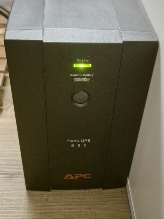UPS APC 950 VA - 4 Schuko-Type Outlets64584992943361120