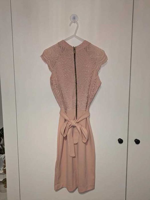 Vestido rosa com renda