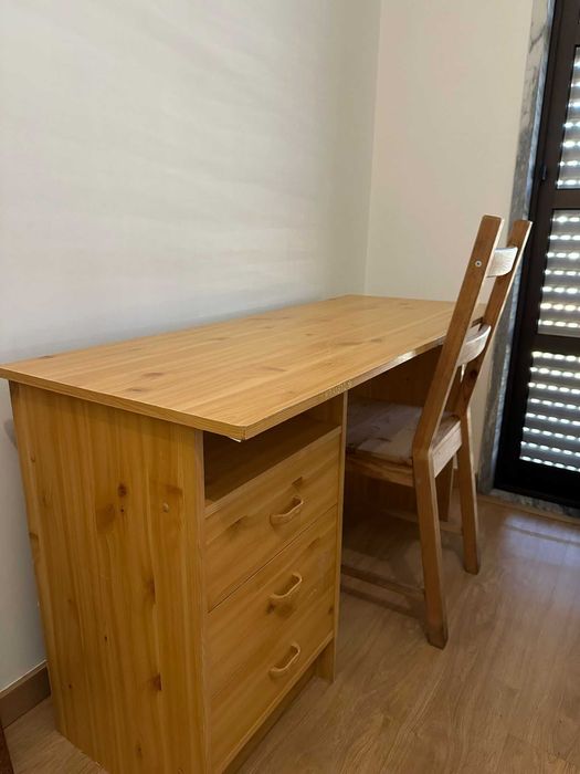 Cama + colchão + secretária + mesa de cabeceira – tudo por 120 €