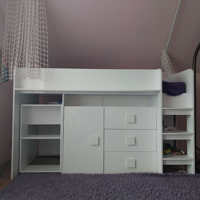 Łóżko na antresoli