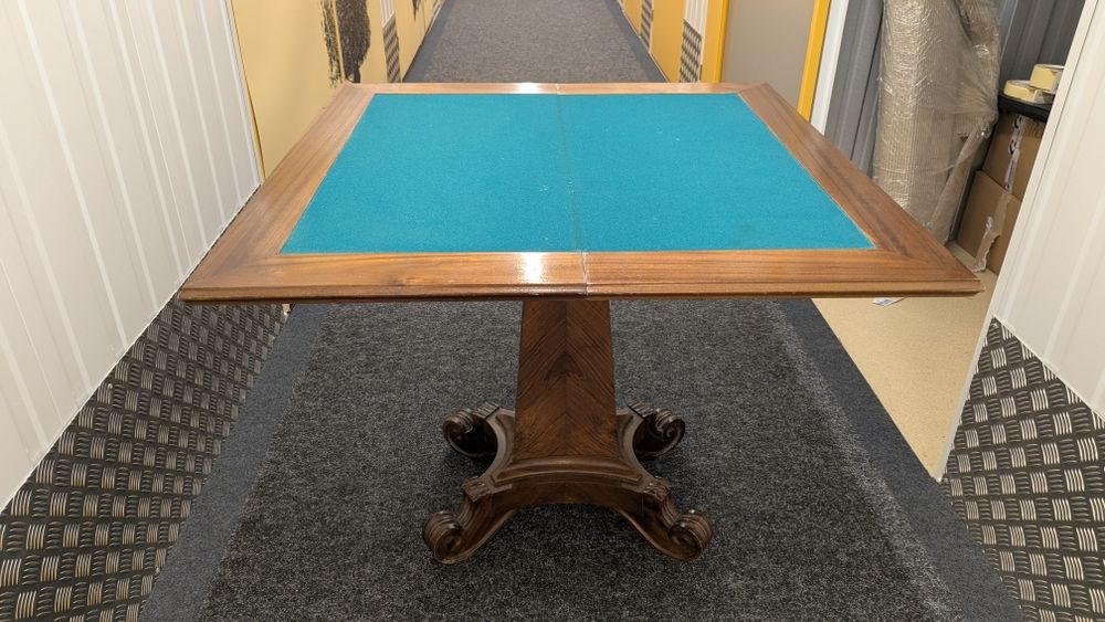 Mesa de jogo antiga