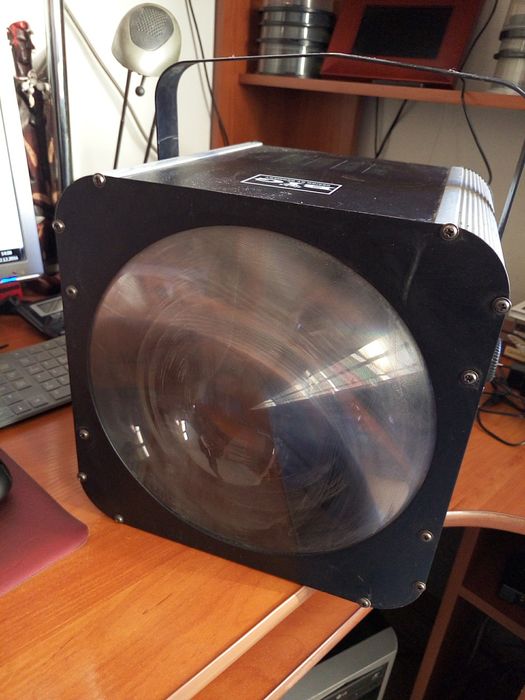 Світловий LED прилад - прожектор LED 7head magic light