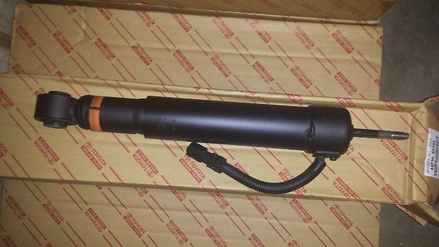 Пневмо амортизатор зад Toyota Land Cruiser PRADO 120 Lexus GX470 LC120