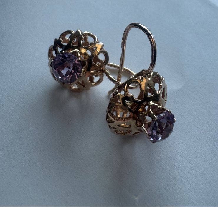 Золотые серьги с александритом