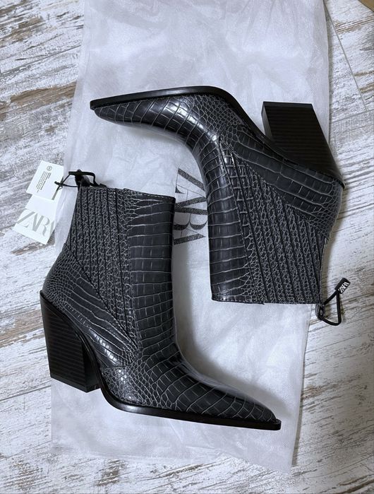 Чоботи - Казаки Zara. Нові