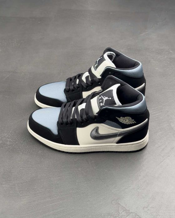 Кросівки Air Jordan 1 Mid SE 'Satin Smoke Grey'