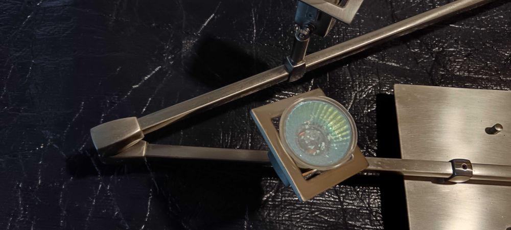 Candeeiro elegante de teto.