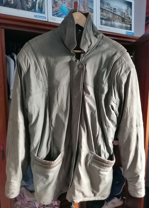 Casaco em pele verdadeira, marca Venus Cuir