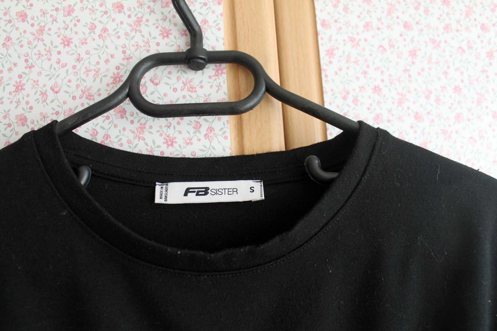 czarna bluza bluzka z ozdobnym wiązaniem z przodu