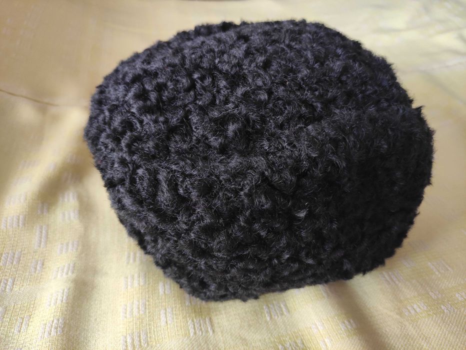 Женский каракулевый  берет (кубанка)  р. 55,5
