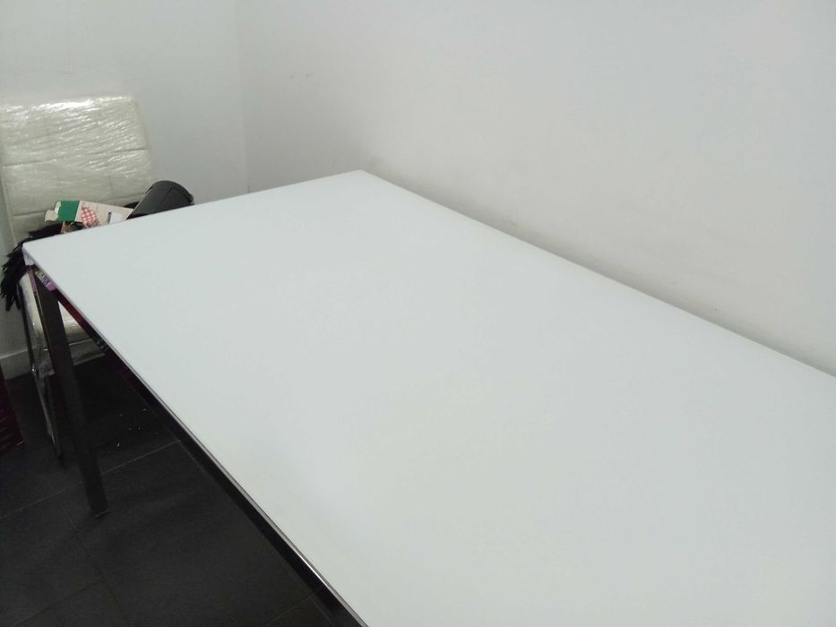Mesa em vidro para 6/8. Pessoas