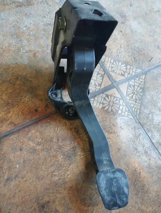 Педаль щеплення Skoda Fabia