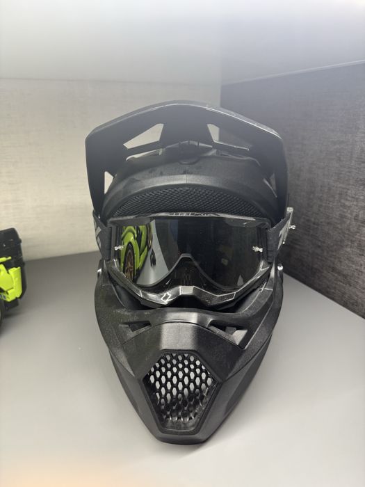 Kask fox rampage rozmiar YL i 100percent Strata 2 Okulary mozna kupic oddzielnie