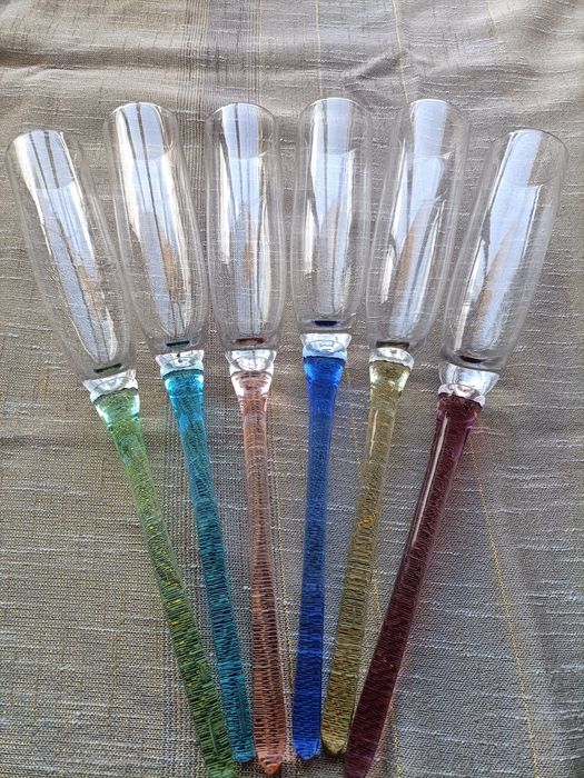 Flutes de champanhe sem base no pé