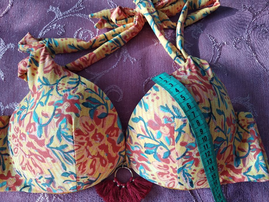 Красивый яркий купальник women secret верх 85 В евр , низ М
