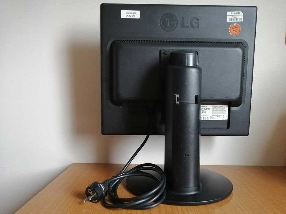 Monitor LG 19 cali  (z wewnętrznymi głośnikami)