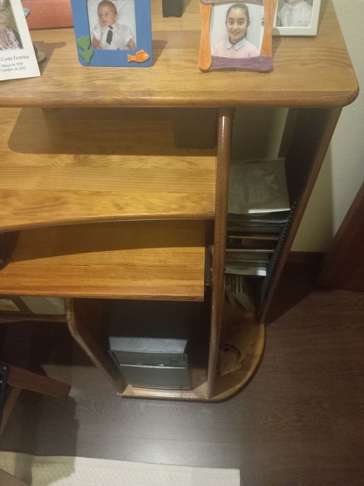 Secretary Desk in Excellent Condition64553335279618124