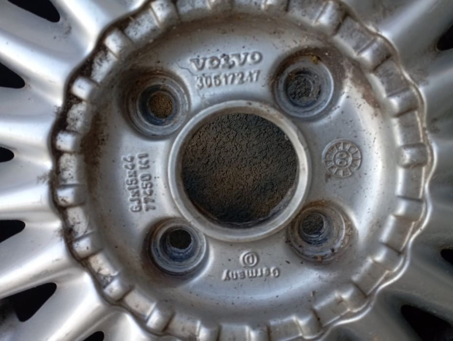 Продам чотири диски R15 до автомобіля Volvo