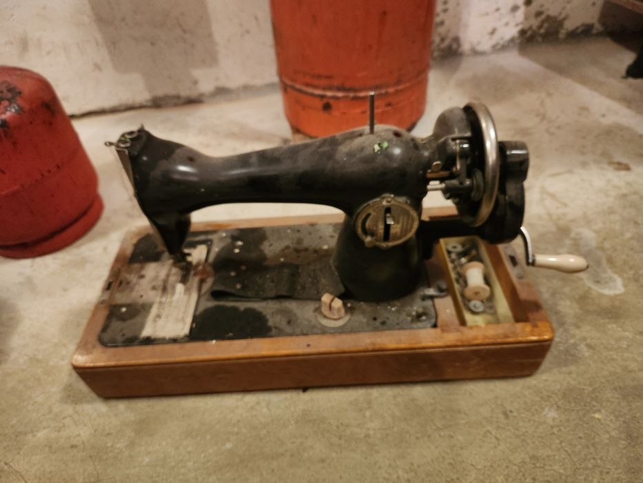 Швейна машинка.     .