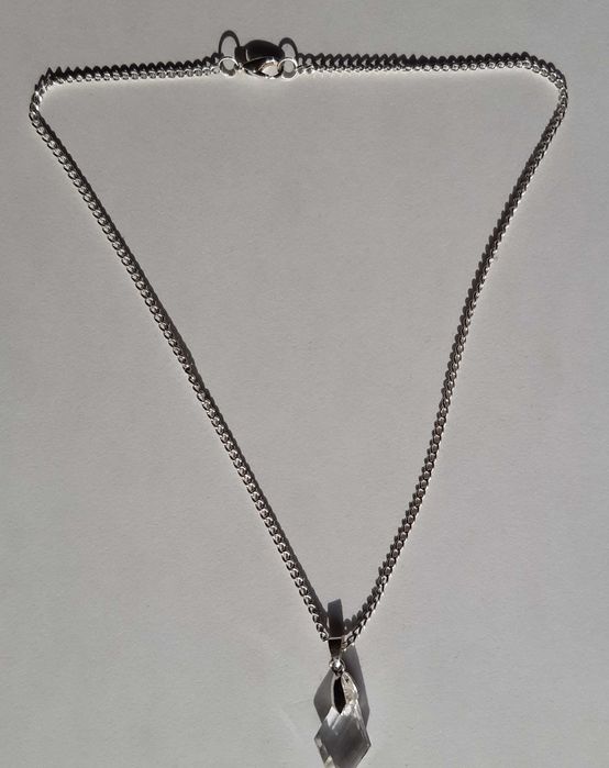 Lańcuszek z wisiorkiem.