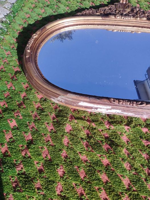 Espelhos antigos: 1 oval e 1 retangular