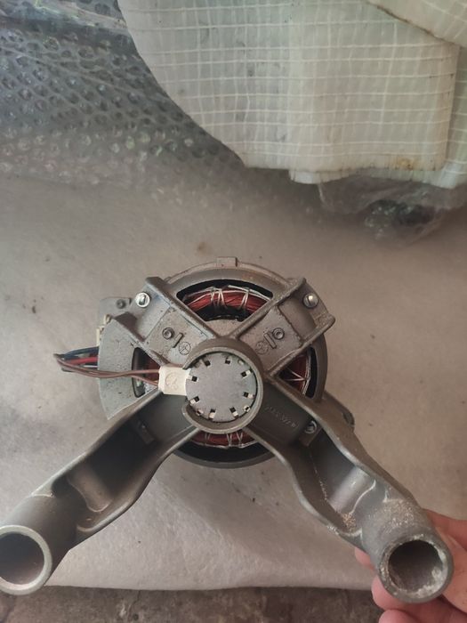 Silnik inwerterowy z pralki Hotpoint Ariston