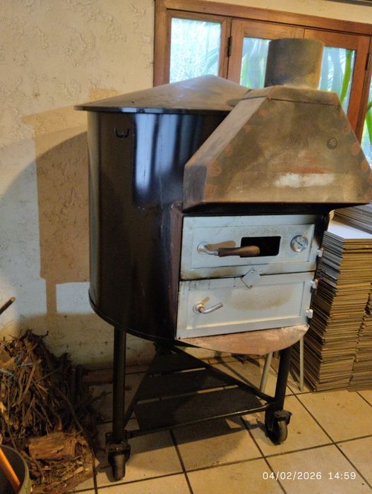 Forno a lenha com rodas