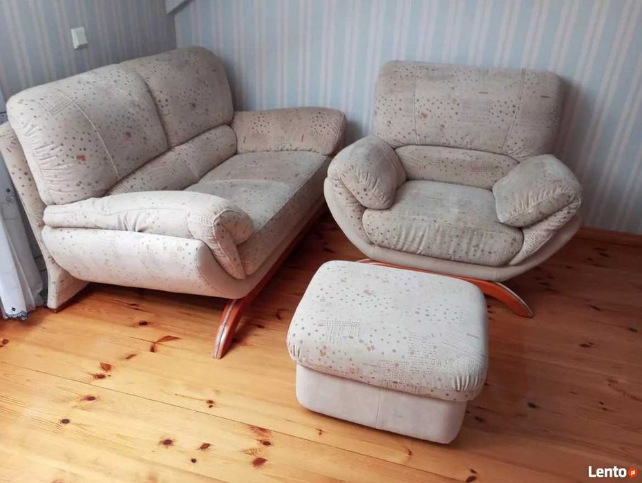 Komplet mebli do pokoju dziennego: sofa, fotel, pufa